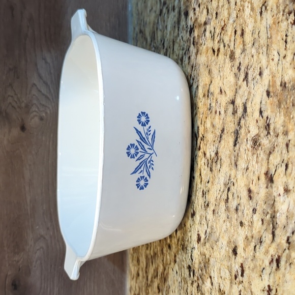 Vintage cornflower Blue Corning Ware 2 1/2 QT dish with lid - Picture 4 of 7
